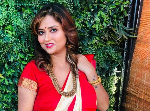 পুজোয় কেমন সাজলেন পুকুরঘাটিরা